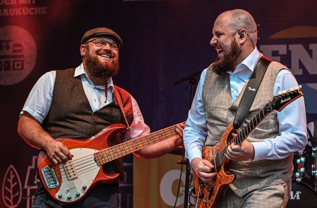 Record Men Live Band Showtime